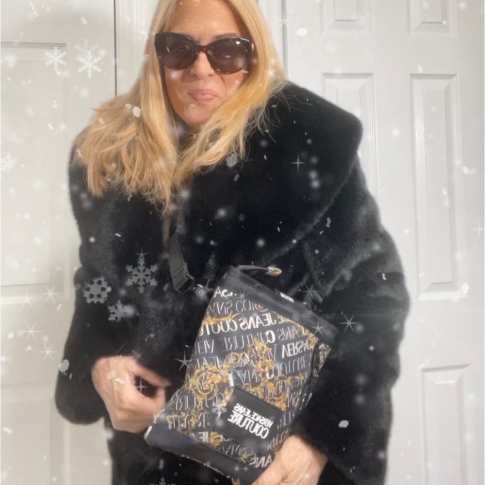 Giveaway like to win Versace bag and sunglasses, need to be present on my show